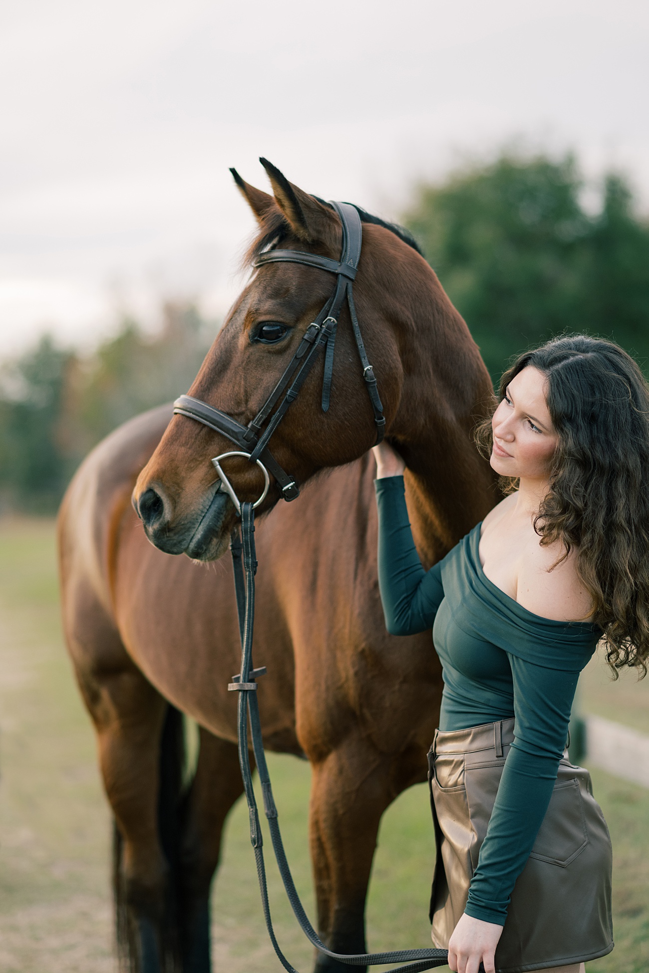 Beautiful high school senior with elegant bay horse